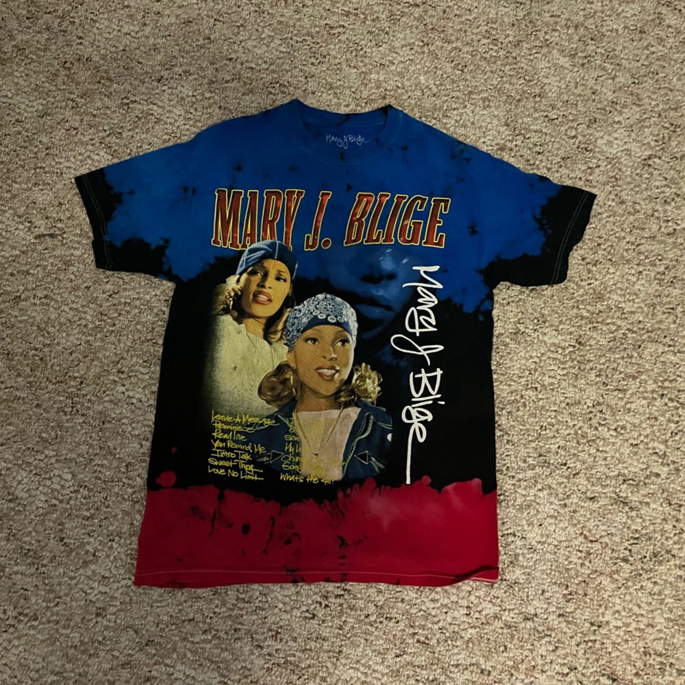 Clean graphic tee